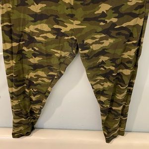 Camo leggings